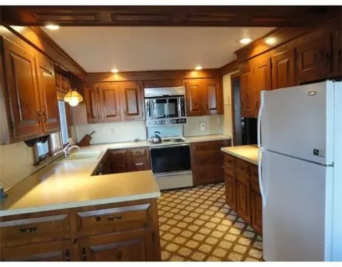 8 Cape Cod Ln, Pocasset, MA 02559 photo 4