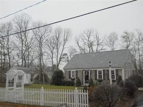 192 Algonquin Ave, Mashpee, MA 02649 photo 3