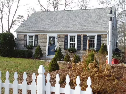 192 Algonquin Ave, Mashpee, MA 02649 photo 1