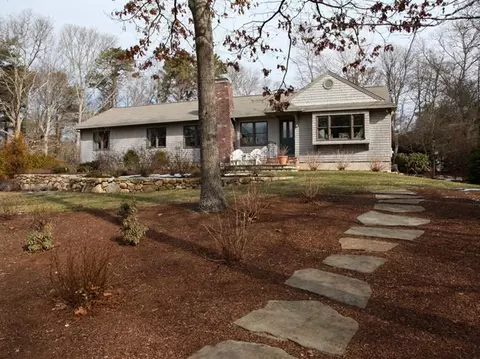 69 Holly Point Rd, Centerville, MA 02632 photo 9