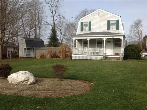 27 Sandwich Rd, Bourne, MA 02532 photo 1