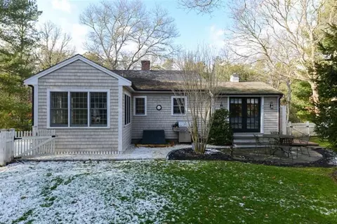 21 Dewey Ln, Cotuit, MA 02635 photo 2