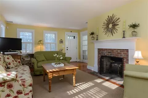 21 Dewey Ln, Cotuit, MA 02635 photo 4