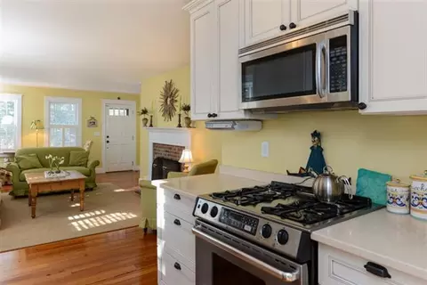 21 Dewey Ln, Cotuit, MA 02635 photo 8
