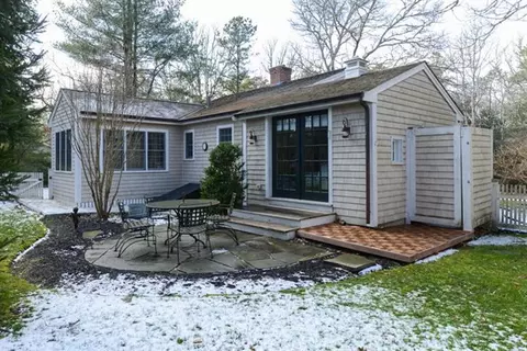 21 Dewey Ln, Cotuit, MA 02635 photo 3