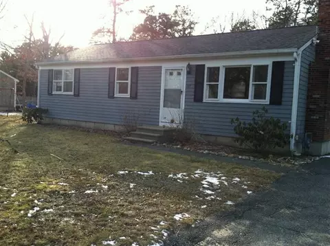 57 Saint John St, Hyannis, MA 02601 photo 1