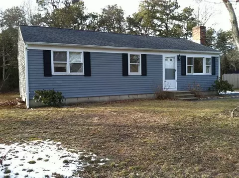 57 Saint John St, Hyannis, MA 02601 photo 2
