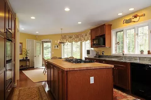 191 Carlson Ln, West Barnstable, MA 02668 photo 5