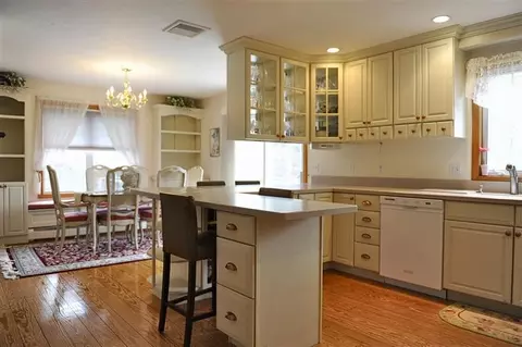 118 James Cir, Mashpee, MA 02649 photo 2