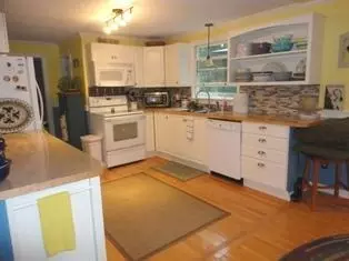 5 County Seat St, Hyannis, MA 02601 photo 2
