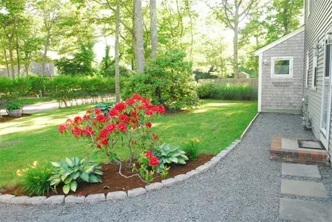 14 Grenadier Ln, Mashpee, MA 02649 photo 2