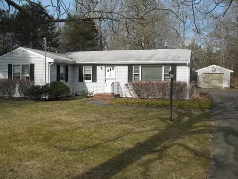 536 Main St, Cotuit, MA 02635 photo 1