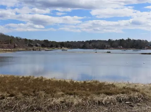 4 Grasslands Ln, Cataumet, MA 02534 photo 3