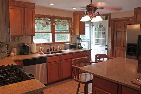 21 Mariner Cir, Cotuit, MA 02635 photo 4