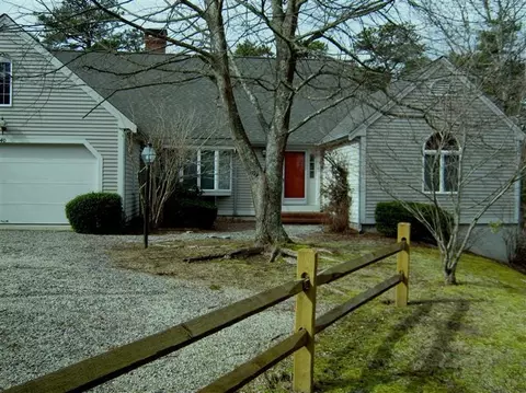 40 Topsail Cir, Cotuit, MA 02635 photo 1