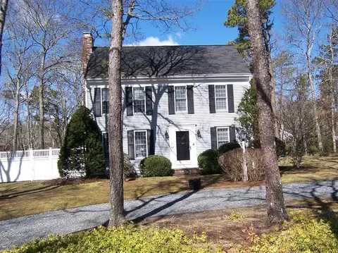5 Roosevelt Rd, Cotuit, MA 02635 photo 3
