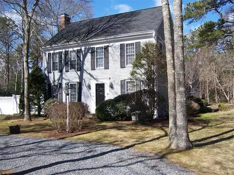 5 Roosevelt Rd, Cotuit, MA 02635 photo 1