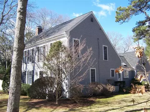 5 Roosevelt Rd, Cotuit, MA 02635 photo 2