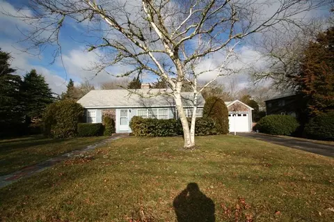 33 Pond St, Centerville, MA 02632 photo 1