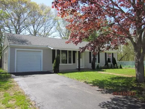 210 Walnut St, Hyannis, MA 02601 photo 3