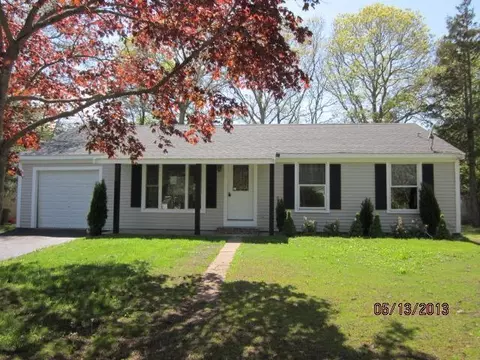 210 Walnut St, Hyannis, MA 02601 photo 1