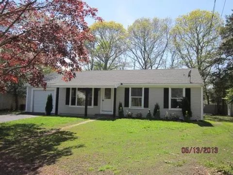 210 Walnut St, Hyannis, MA 02601 photo 2
