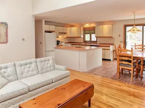 7 Robin Ln, Mashpee, MA 02649 photo 3