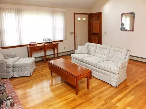 7 Robin Ln, Mashpee, MA 02649 photo 4