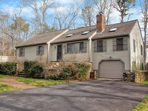 7 Robin Ln, Mashpee, MA 02649 photo 2