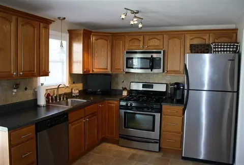 25 Wellesley Cir, Hyannis, MA 02601 photo 4