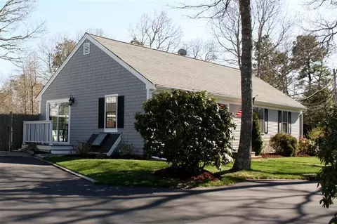 25 Wellesley Cir, Hyannis, MA 02601 photo 6