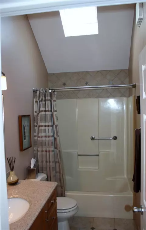 25 Wellesley Cir, Hyannis, MA 02601 photo 17