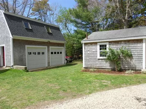589 Old Stage Rd, Centerville, MA 02632 photo 3
