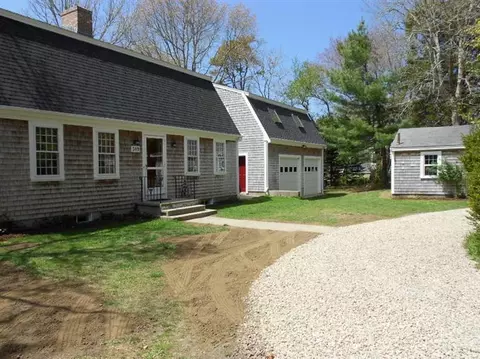 589 Old Stage Rd, Centerville, MA 02632 photo 2