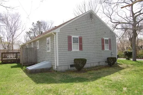 116 Compass Cir, Hyannis, MA 02601 photo 3