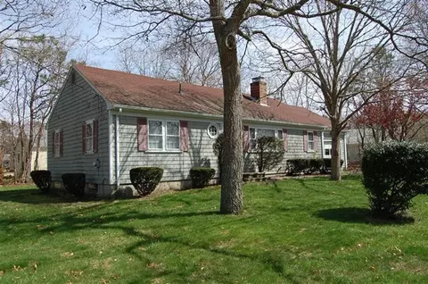 116 Compass Cir, Hyannis, MA 02601 photo 2