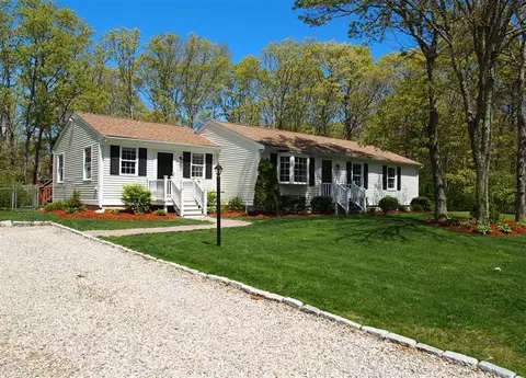 121 Trotters Ln, Marstons Mills, MA 02648 photo 2
