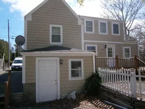 64 Walnut St, Hyannis, MA 02601 photo 6