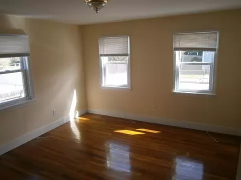64 Walnut St, Hyannis, MA 02601 photo 2