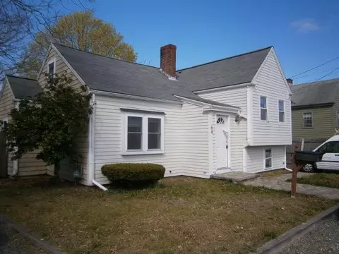 64 Walnut St, Hyannis, MA 02601 photo 1