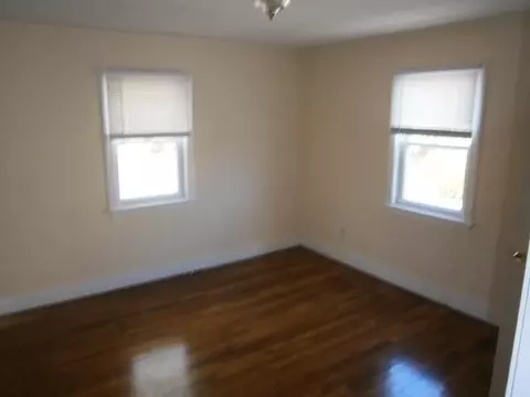 64 Walnut St, Hyannis, MA 02601 photo 3