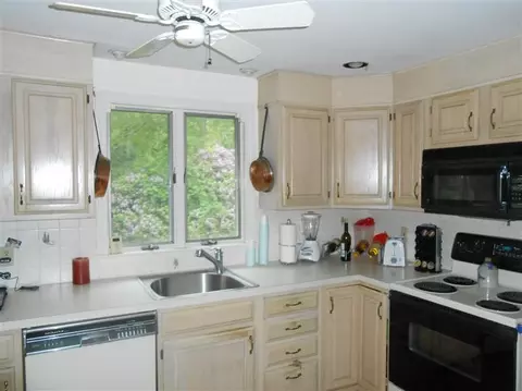 59 Pond View Dr, Centerville, MA 02632 photo 4