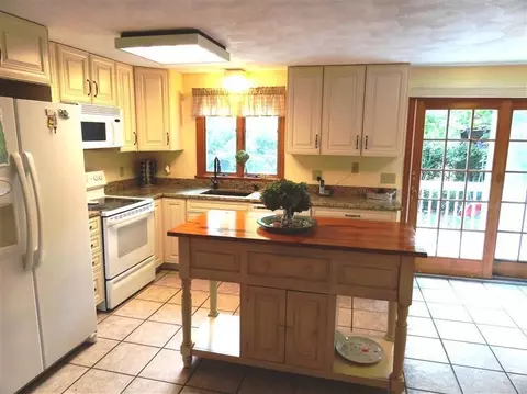 26 Beverly Rd, Pocasset, MA 02559 photo 4