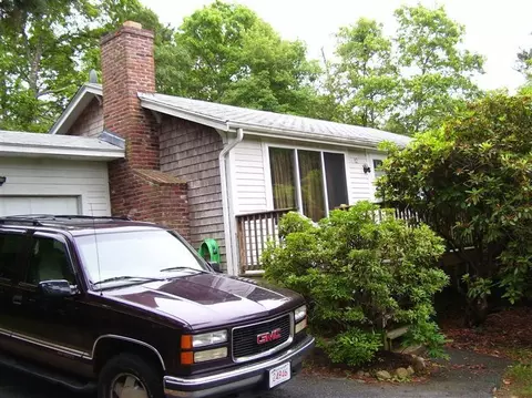 82 Saint Joseph St, Hyannis, MA 02601 photo 1