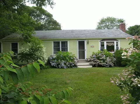 37 Treetop Cir, Marstons Mills, MA 02648 photo 1