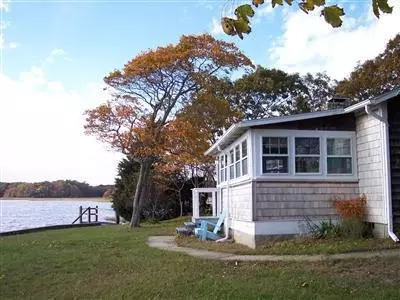 71 Monomoscoy Rd, Mashpee, MA 02649 photo 5