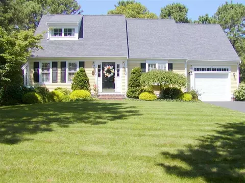 36 Meadowbrook Rd, Mashpee, MA 02649 photo 1