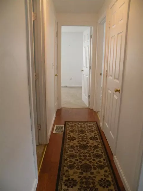 33 Pond View Dr, Mashpee, MA 02649 photo 5