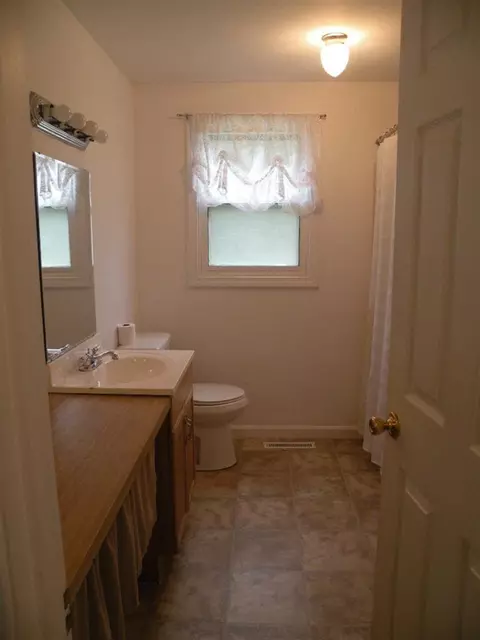 33 Pond View Dr, Mashpee, MA 02649 photo 7