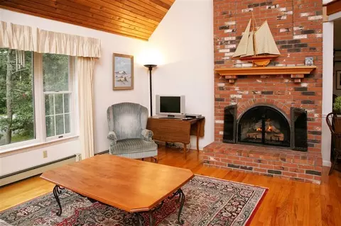 9 Hockanom Rd, Yarmouth Port, MA 02675 photo 3
